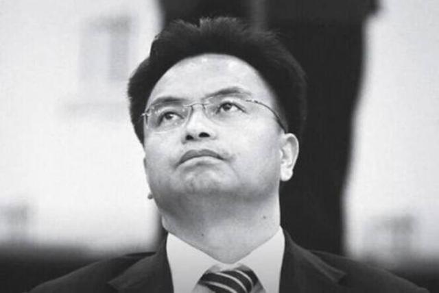 原來每個(gè)貪官都是被埋沒的影帝