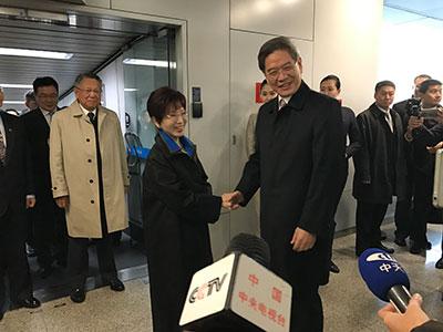 洪秀柱率大陸訪問團(tuán)抵京 國臺辦主任赴機(jī)場迎接