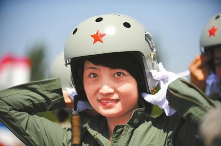 殲10女飛行員犧牲:彈射時撞僚機(jī)副翼致跳傘失敗