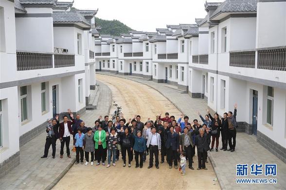 (新華全媒頭條·扶貧一年間·圖文互動)(5)向共同邁向全面小康砥礪奮進(jìn)——寫在中央扶貧開發(fā)工作會議召開一周年之際
