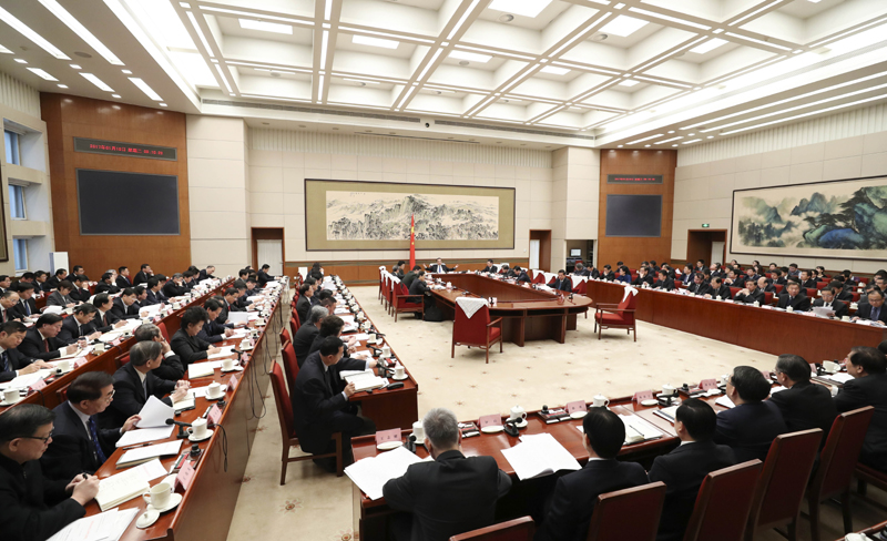 1月18日,國務院總理李克強主持召開國務院第六次全體會議,討論擬提請十二屆全國人大五次會議審議的政府工作報告,決定將《政府工作報告(征求意見稿)》發(fā)往各省(區(qū)、市)和中央國家機關有關部門、單位征求意見。