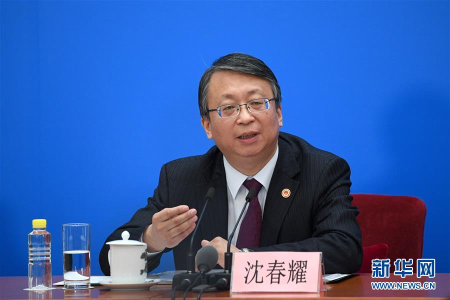 (兩會(huì))(1)十三屆全國(guó)人大一次會(huì)議秘書處法案組有關(guān)負(fù)責(zé)人回應(yīng)憲法修正案熱點(diǎn)問題