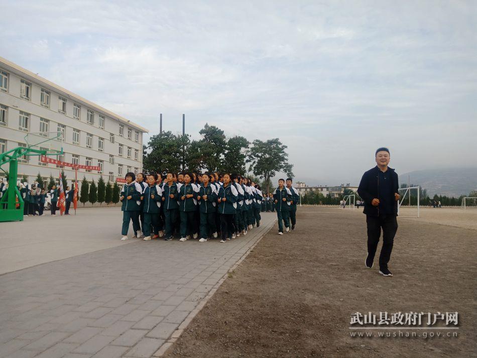 d4aba84ca7e44015b8c7b7ed102182e5.jpg