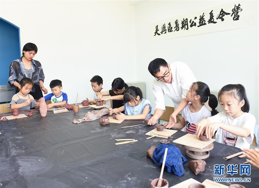 (新華全媒頭條·圖文互動)(4)“美麗的中國夢屬于你們”——以習(xí)近平同志為核心的黨中央關(guān)心少年兒童工作紀(jì)實