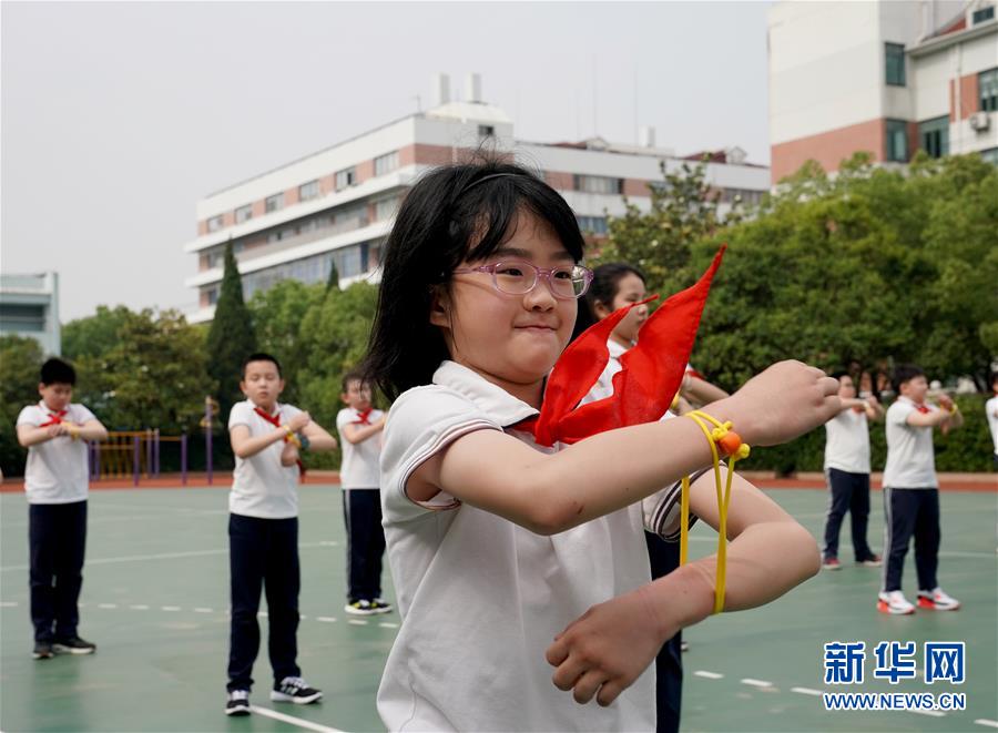(新華全媒頭條·圖文互動)(19)“美麗的中國夢屬于你們”——以習(xí)近平同志為核心的黨中央關(guān)心少年兒童工作紀(jì)實