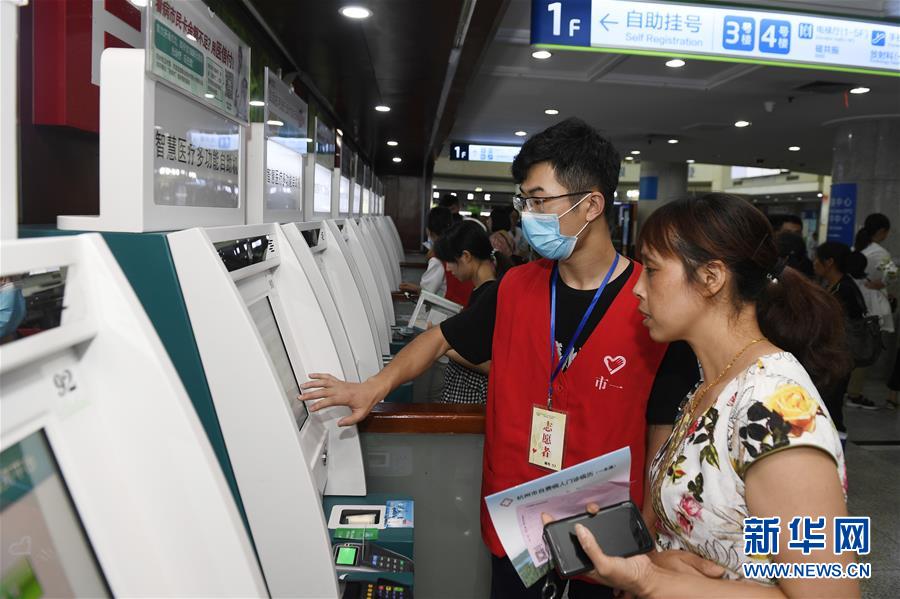 (新華全媒頭條·總書記推動的改革身邊事·行政體制改革篇·圖文互動)(11)特寫:追問“一件事”