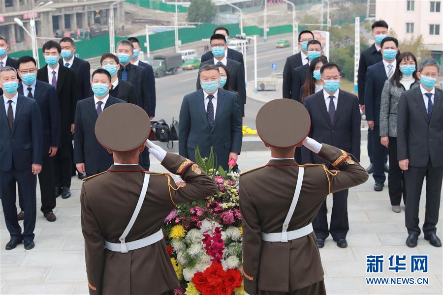 (時(shí)政)(3)紀(jì)念中國(guó)人民志愿軍抗美援朝出國(guó)作戰(zhàn)70周年敬獻(xiàn)花籃儀式隆重舉行
