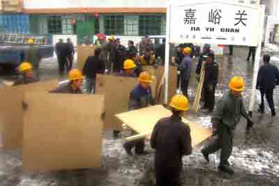 沙塵暴突襲百里風(fēng)區(qū) T70次列車生死之旅(圖)